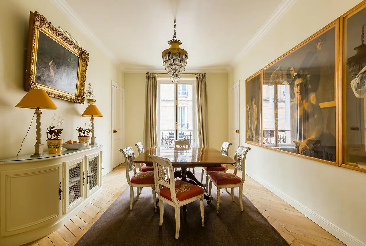 Veeve - Rue Spontini Comfort * Paris
